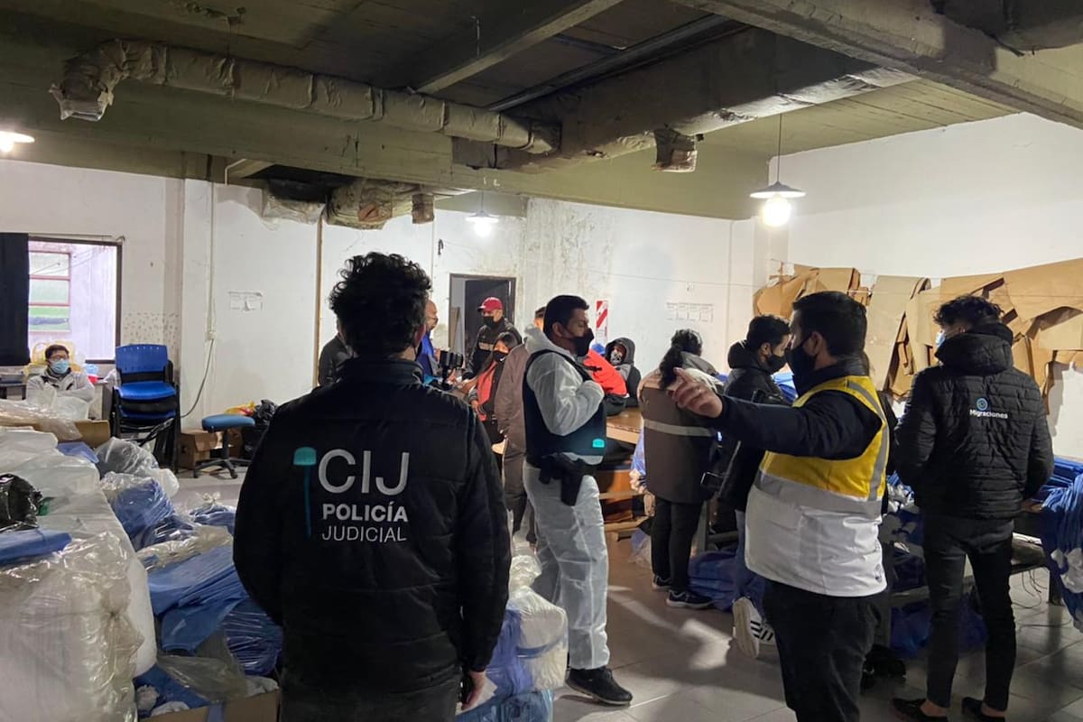 Tras nuevos allanamientos en Flores y Parque Avellaneda, se detuvo a ocho personas y se clausuraron cuatro talleres textiles clandestinos