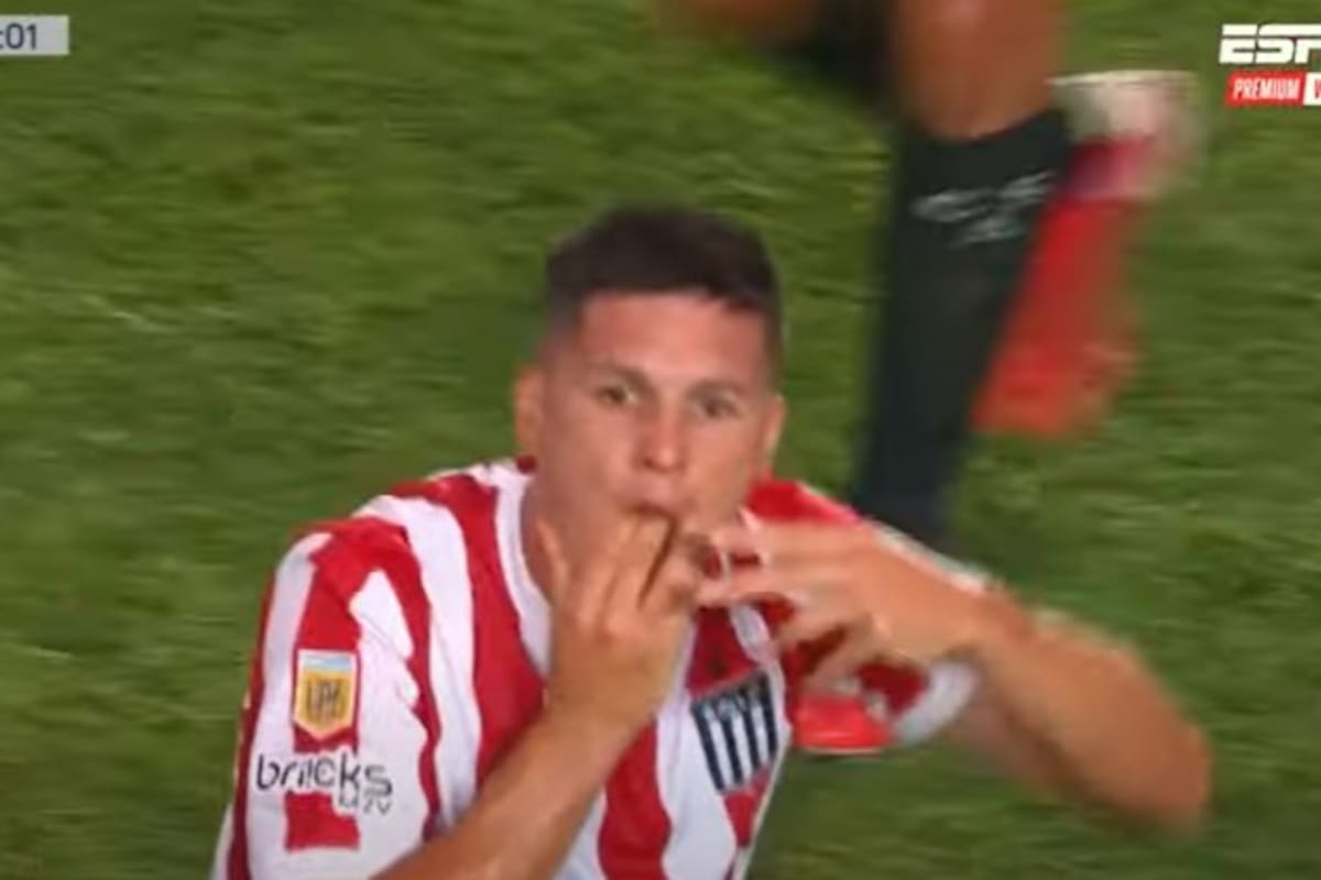 Tras recibir un codazo de Toledo, le empezó a sangrar la boca a Carrillo: "Le volaron tres dientes", gritó el DT Balbo desde el banco de Estudiantes