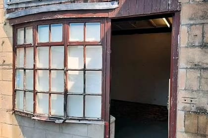 Tras remodelar las paredes de su showroom, Bodman encontró una nota de 1986 que otro albañil había dejado oculta