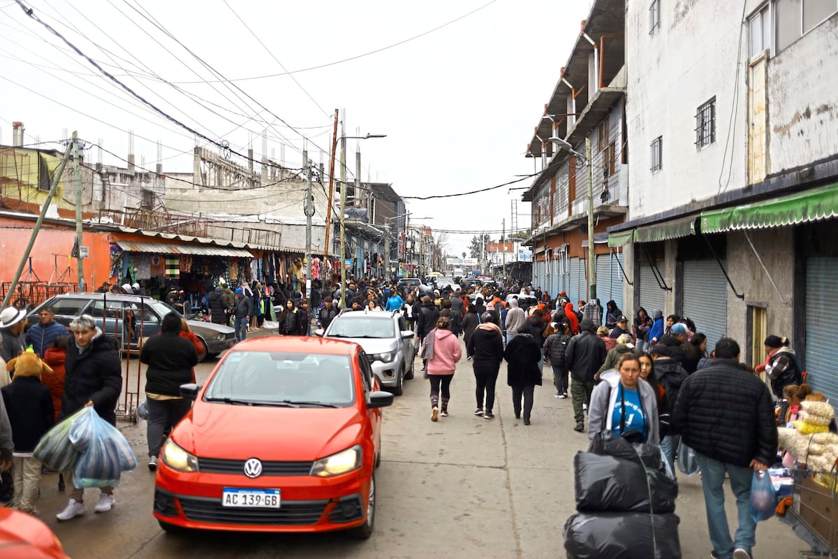 Tras semanas de clausura, reabre La Salada bajo control judicial