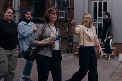 Tras siglos de aislamiento, judíos ultraortodoxos se conectan con el mundo más que nunca