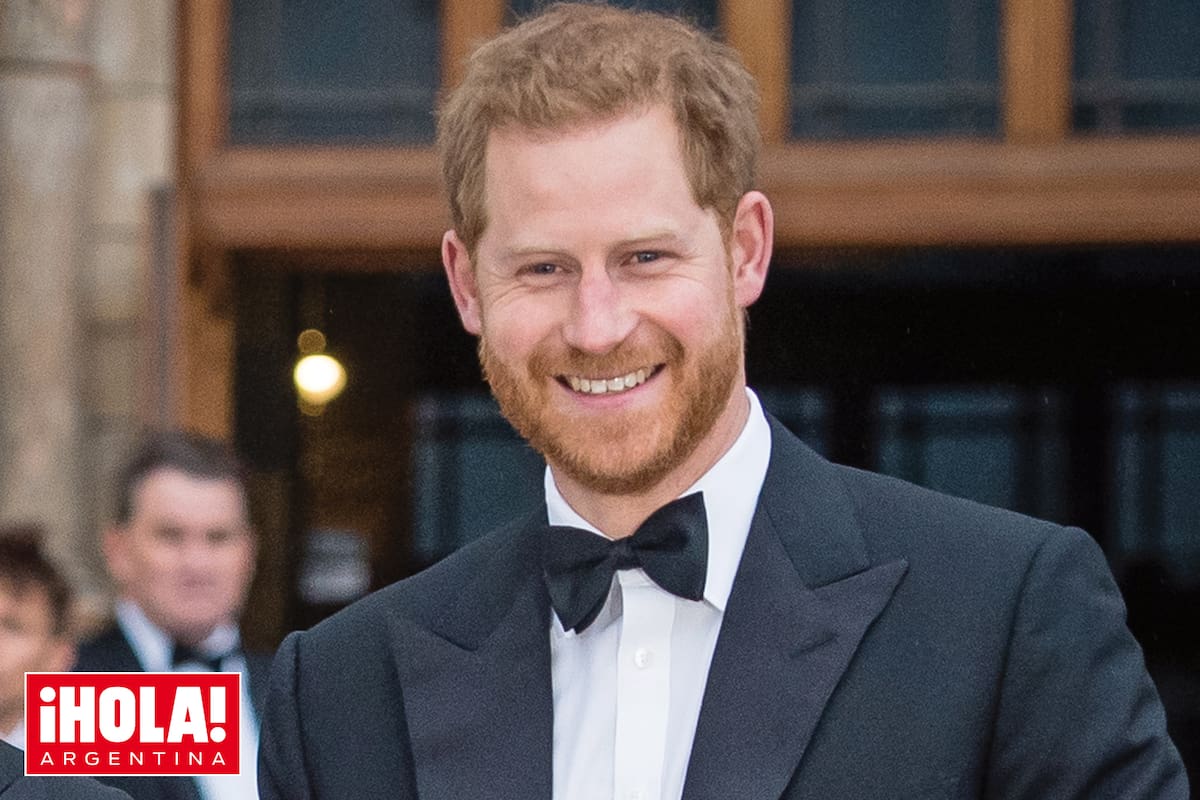 Tras su alejamiento de la Corona, el hijo del rey Carlos III perdió todos sus títulos militares como capitán general de los Marines Reales, comandante honorario de la Real Fuerza Aérea y comodoro jefe de la Royal Navy Small Ships and Diving.