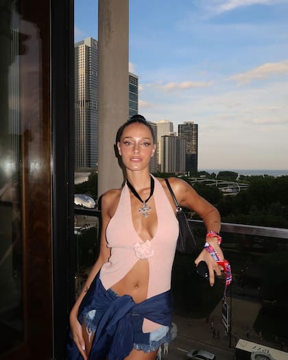 Tras su casamiento, la artista se despidió de su marido y viajó a Chicago (Foto: Instagram @orianasabatini)