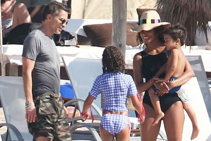 Tras su divorcio en 2016, Martinez y Berry vacacionaron juntos por el bien de su hijo, y Nahla, por supuesto, también fue de la partida