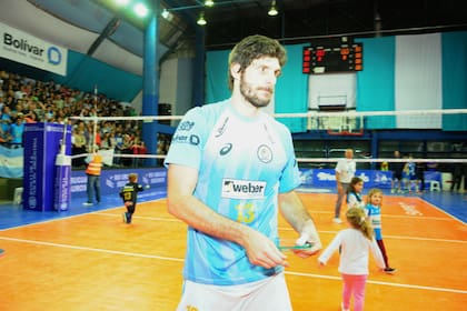 Tras su gran actuación, Darraidou con su hijo de fondo