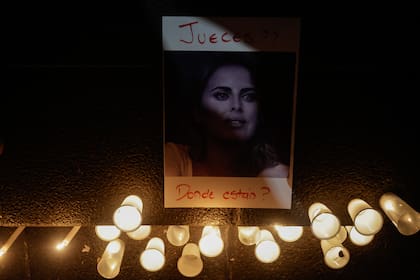 Tras su muerte, se realizó una marcha frente a la casa del cirujano Aníbal Lotocki
