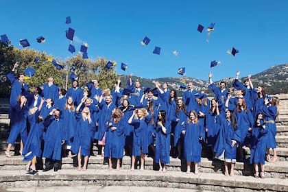 Tras terminar la cursada, Andanin festejó la graduación con sus compañeros del International School of Mónaco, una de las mejores escuelas de Europa, donde estudian más de setecientos jóvenes provenientes de más de cincuenta países.