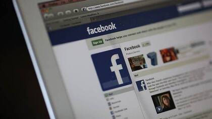 Tras un año marcado por acusaciones de noticias falsas, la red social buscará darle prioridad a las publicaciones generadas por los perfiles personales