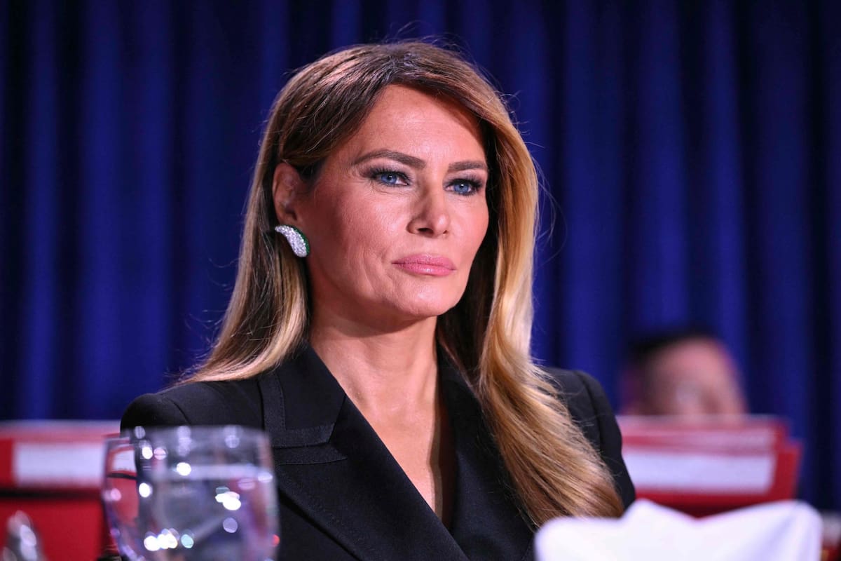 Tras un chiste sobre Melania Trump previo a un tiroteo, el gobierno exige medidas contra el humorista