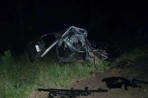 Tras un choque entre un auto y camión en Corrientes murieron tres personas
