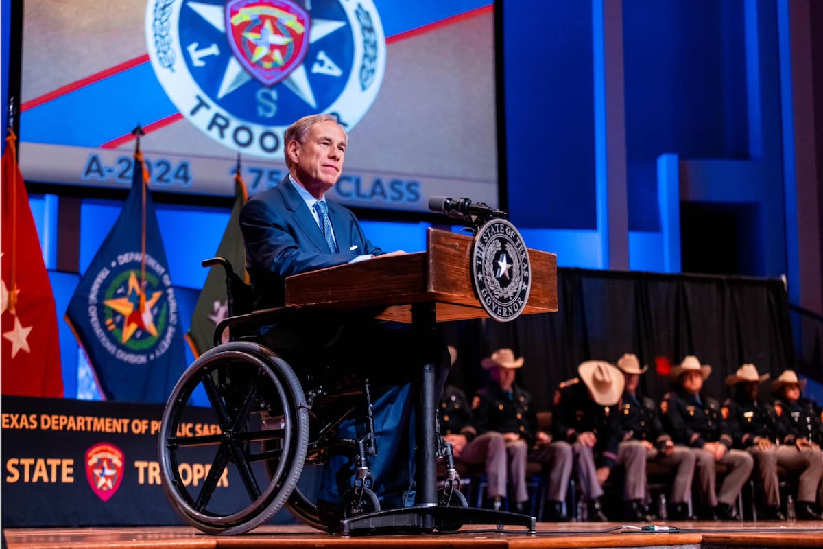 Tras un crimen que conmovió a Texas, el gobernador Greg Abbott se suma a la búsqueda del responsable y ofrece una recompensa