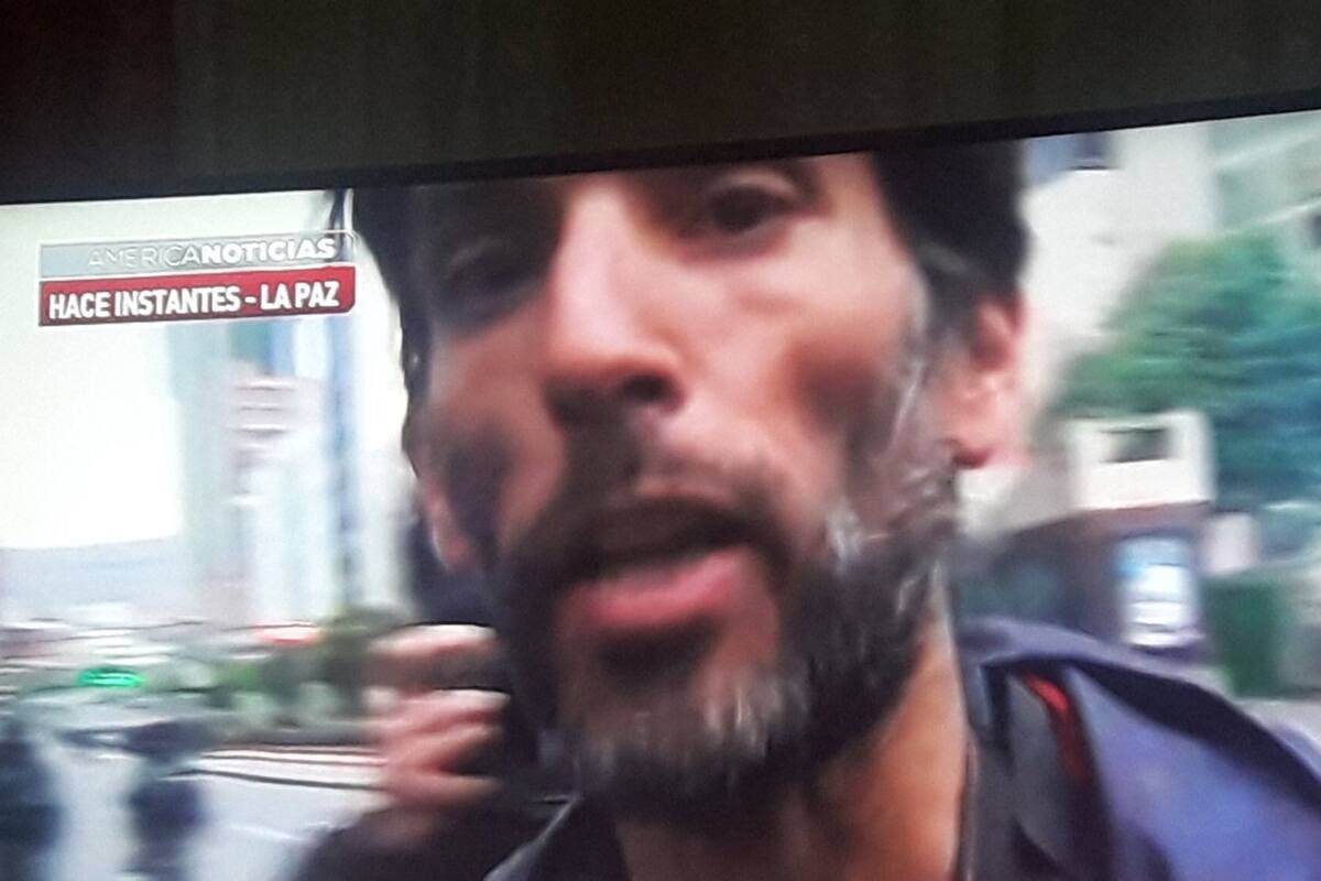 Tras un intercambio verbal con una manifestante, el equipo de América fue agredido en las calles de La Paz