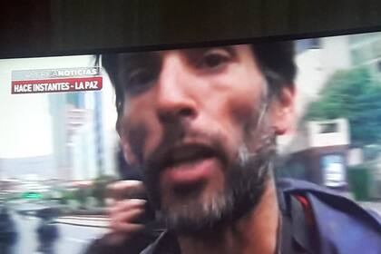 Tras un intercambio verbal con una manifestante, el equipo de América fue agredido en las calles de La Paz