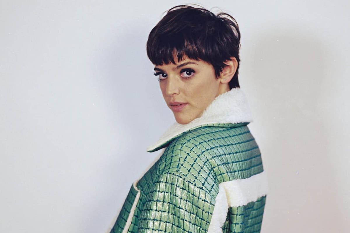 Tras un profundo proceso de transformación Calu Rivero elige ahora llamarse Dignity; cortarse el pelo fue producto de esta nueva identidad