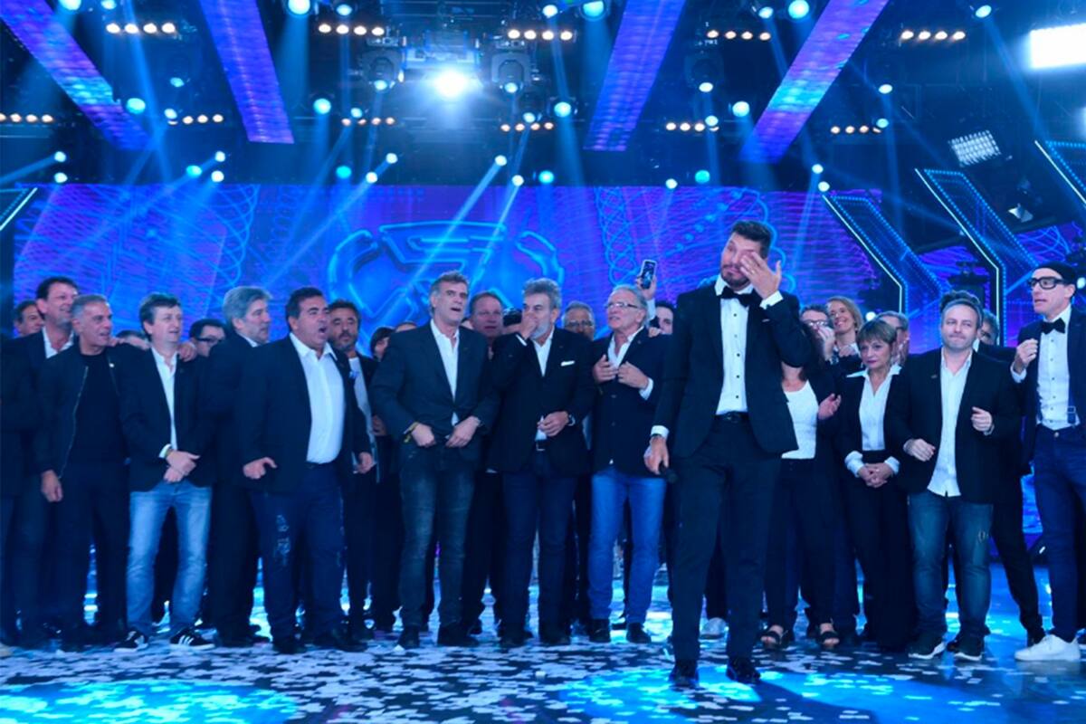 Tras una apertura llena de música y nostalgia, el conductor habló de su regreso a la televisión