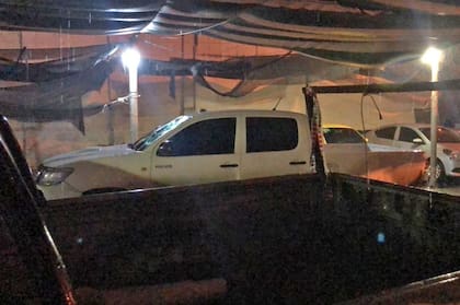 La camioneta blanca donde fue secuestrada la droga