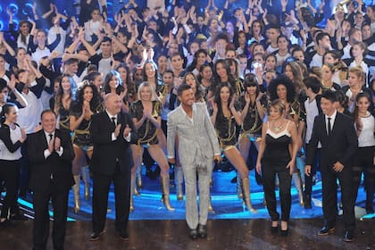Tras una impresionante apertura, Tinelli hizo su ingreso a la pista