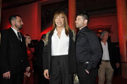 Tras una jornada de llanto y angustia, Lizy Tagliani volvió a sonreír junto a su novio, Leo Alturria