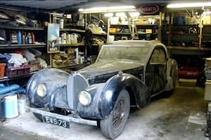 Tras una limpieza de todo el lugar, así estaba el Bugatti, listo para salir a subasta
