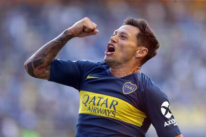 Tras una negociación que llevó más tiempo y más tensión que los esperados, Mauro Zárate anunció a Boca que seguirá en el club otra temporada, con opción a agregar luego un semestre.