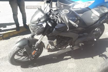 Tras una persecución que arrancó en el barrio de Monserrat y San Cristóbal, la policía detuvo a los dos motochorros