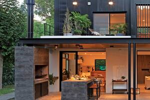 Tras una profunda reforma se borraron las líneas coloniales de esta casa de 300 m2 para convertirla en un enclave de moderno racionalismo.