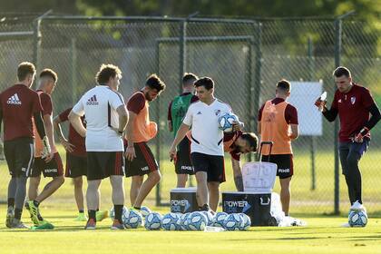 Tras unos días de padecer angina, Marcelo Gallardo está con el plantel de River en Tucumán, donde va por un trofeo que le falta al cabo de casi seis años de gestión.