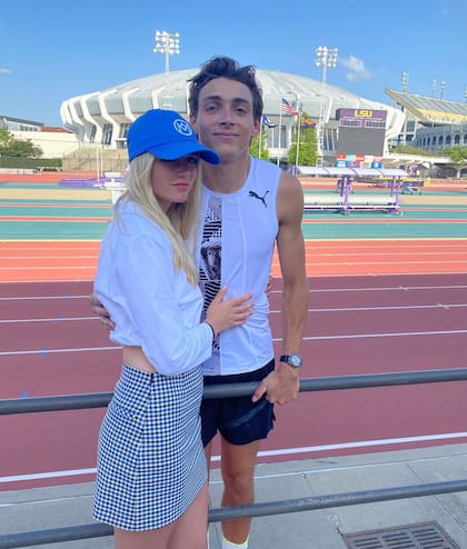 Tras varias conversaciones vía Snapchat, el atleta logró que su enamorada aceptara tener una cita; tras el encuentro no volvieron a separarse