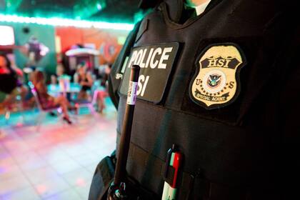 Tras varios operáticos del ICE en centros de trabajos, especialistas recomienda a la comunidad de inmigrantes conocer sus derechos en caso de una redada en sus instalaciones