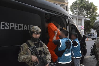 Traslado de Jonatan Riquelme tras su detención en el barrio porteño de Caballito