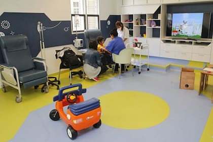 Tratamiento. Atención de calidad. Las nuevas salas de oncología del Hospital de Niños rivalizan en condiciones de igualdad con las de los centros más avanzados del mundo.