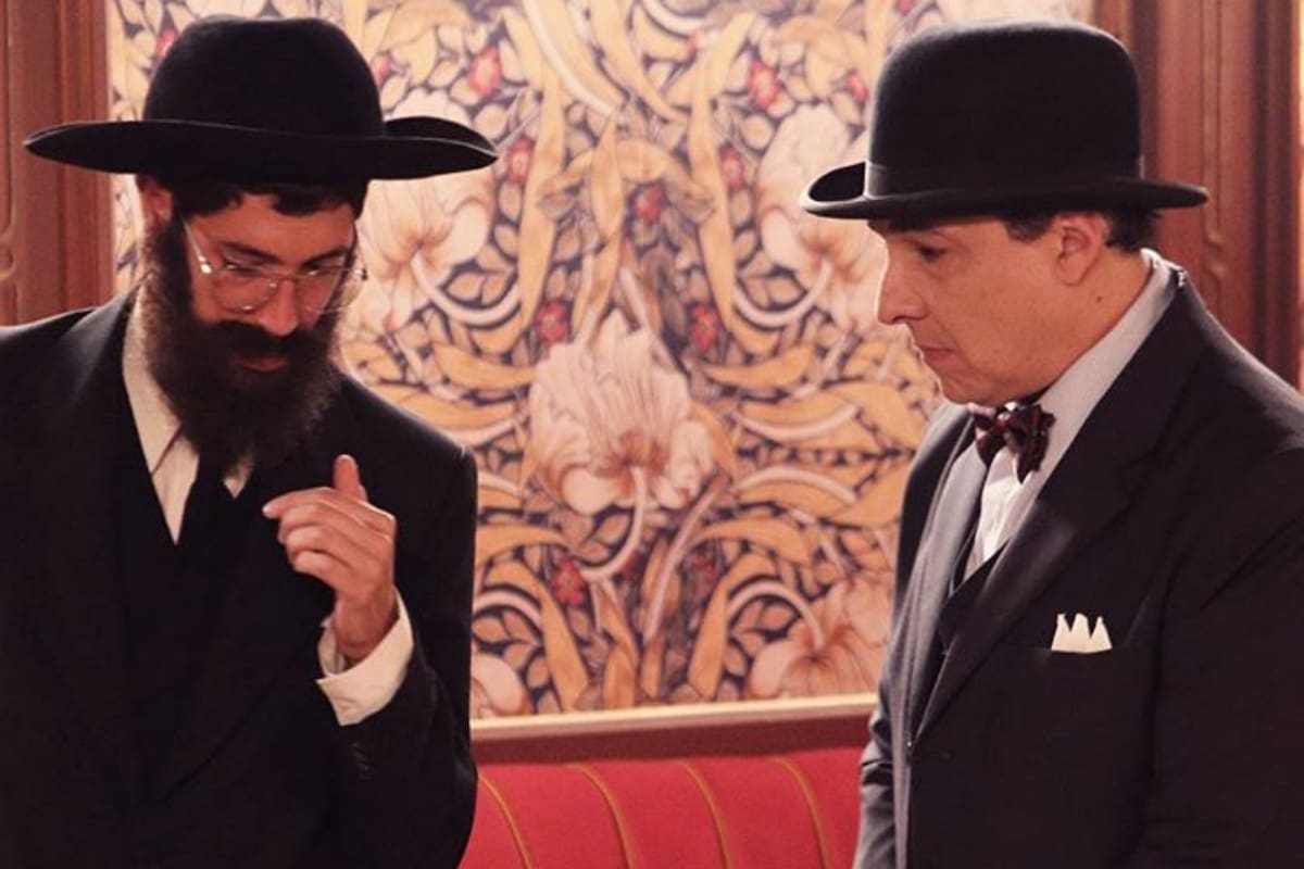 Trauman cae en la trampa de la banda