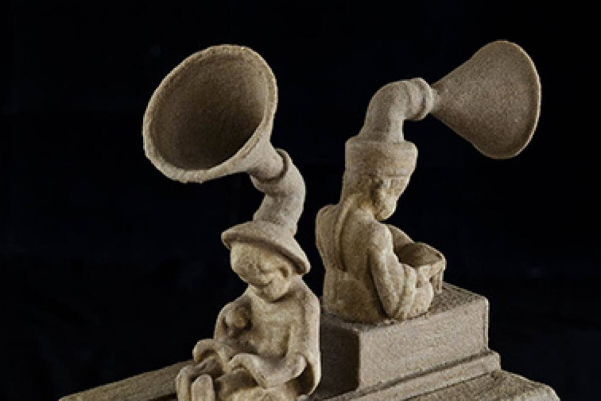 Travesía parlante, escultura de María Causa, en Vasari