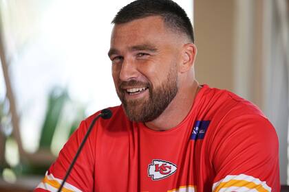 Travis Kelce dice que su compromiso con Taylor Swift no lo ha cambiado: “Tengo un anillo más”
