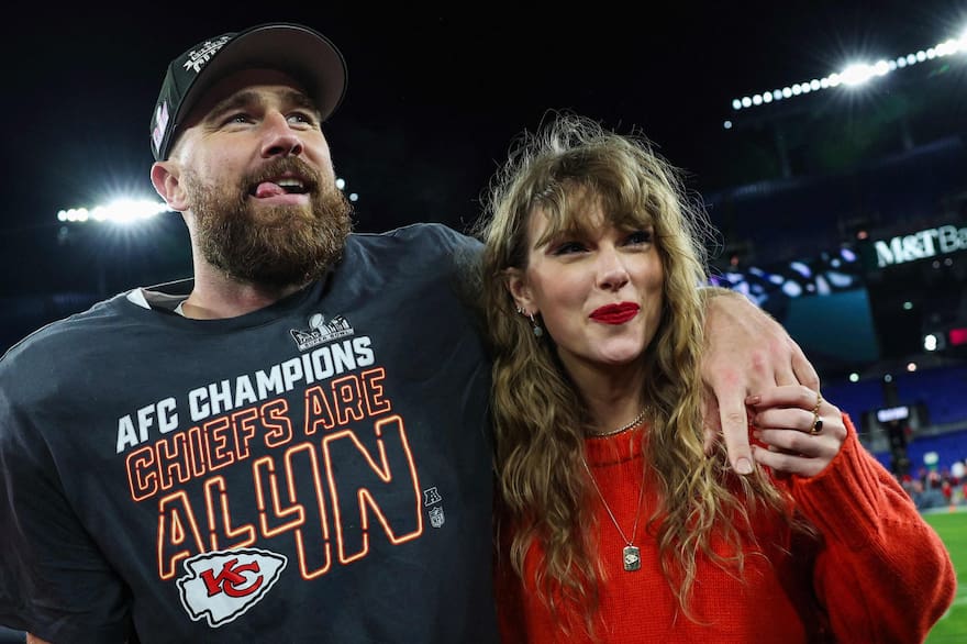 travis-kelce-novio-de-taylor-swift-una-de-las-IWBWVMXWEFDX7OCUXG76XOPK64.jpg?auth=29e31a6cbcfe5a725751bc1946132157742cc0fb8d548b0f91a93e035def5380&width=880&height=586&quality=70&smart=true