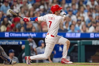 Turner compensa fallos defensivos con dos HR y cinco impulsadas en triunfo de Filis ante Dodgers