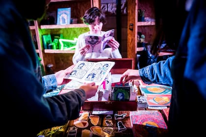 Trece editoriales emergentes estarán en la feria al aire libre sobre la calle Balcarce