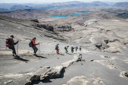 Trekking a la cima del Volcán Copahue.