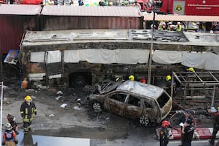Tren de mercancías choca contra autobús público en paso a nivel en Bangkok y causa ocho muertos