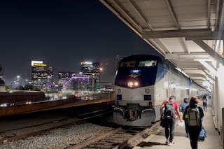 Tren nocturno desde Georgia: una mirada a EE.UU. desde las vías en medio de cierre de aeropuertos