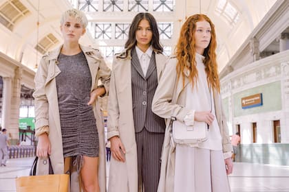 Un trench impermeable de Perramus y tres formas de llevarlo