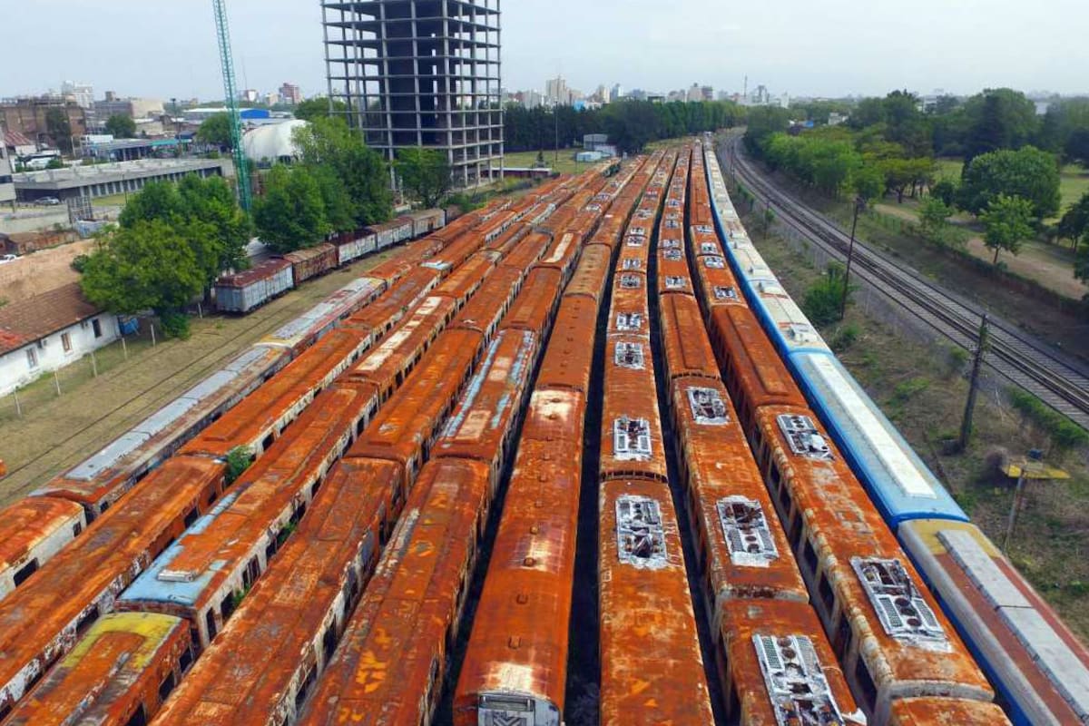 Trenes quemados, al lado de la estación Miguelete