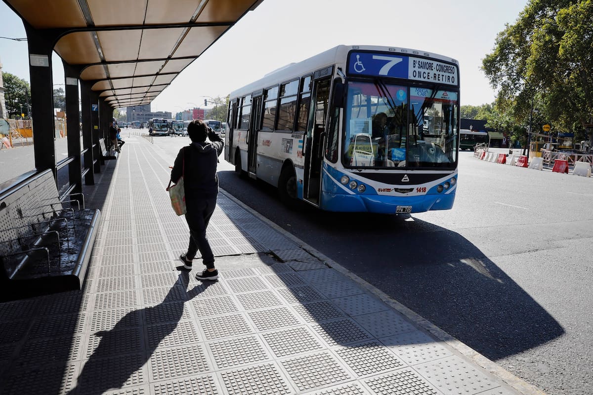 Trenes y colectivos con pocos pasajeros, esta mañana en Retiro