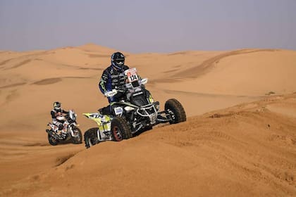 Trepando dunas: Alexandre Giroud a la caza de una victoria para homenajear a su padre, que en 1997 fue el primer piloto en finalizar un Dakar en quads