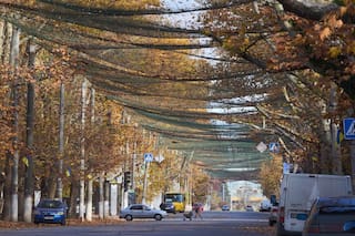 Tres años después de su liberación, la ciudad ucraniana de Jersón enfrenta otro tipo de asedio