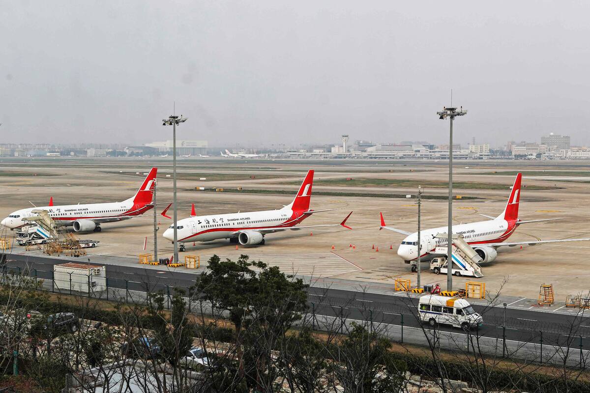 Tres aviones Boeing 737 MAX 8, en tierra, en el aeropuerto de Shangai, China