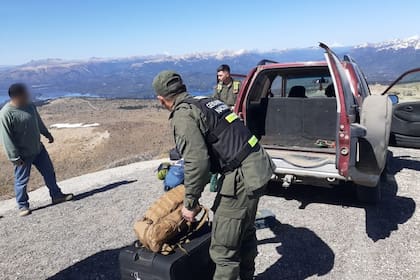 Tres chilenos cruzaron ilegalmente en la zona mapuche de Neuquén con municiones y uniformes militares