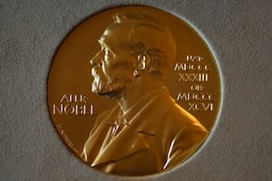 Tres científicos ganan el Nobel de Física por descubrimientos en efecto túnel en mecánica cuántica