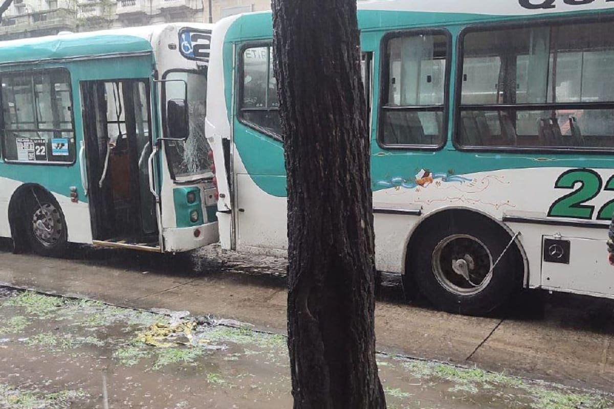 Tres colectivos chocaron en la zona del microcentro porteño
