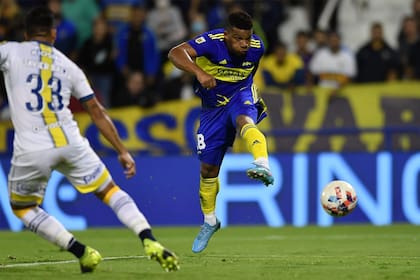 "Tres dedos": con el revés del pie izquierdo, Fabbra anotó el segundo gol de Boca ante Rosario Central